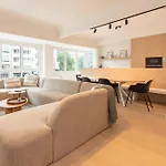 Deluxe 4 Rooms Apartment With Casino View At The Beach And Free Parking